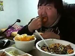Yemek Yemek İçin Çıldıran Çinli!