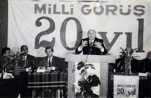 Hiç yayınlamayan kareleriyle Erbakan 93