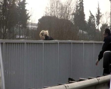 Genç kadın ölüme böyle atladı 3
