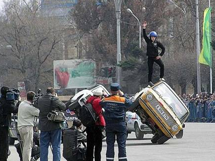 Ünlülerin dublörlerine bakın! 19
