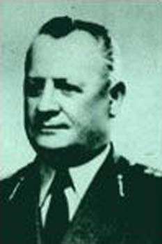 22 yıl o koltukta oturan tek isim 11