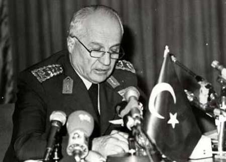 22 yıl o koltukta oturan tek isim 18