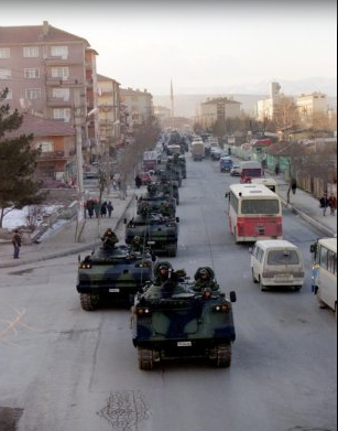 Anandolu Ajansı 14 yıl sonra arşivinden çıkardı. İşte 28 Şubat'ın hiç görmediğiniz o fotoğrafları 16