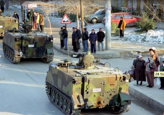 Anandolu Ajansı 14 yıl sonra arşivinden çıkardı. İşte 28 Şubat'ın hiç görmediğiniz o fotoğrafları 17