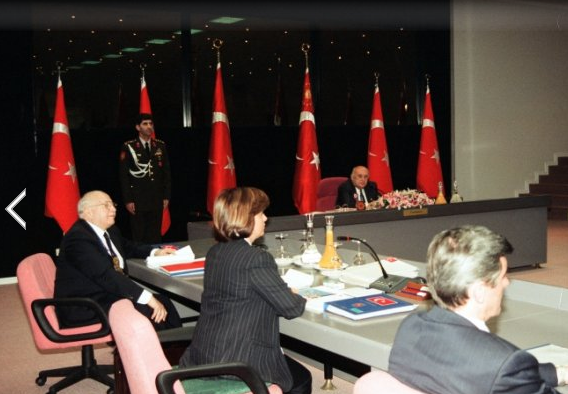 Anandolu Ajansı 14 yıl sonra arşivinden çıkardı. İşte 28 Şubat'ın hiç görmediğiniz o fotoğrafları 2