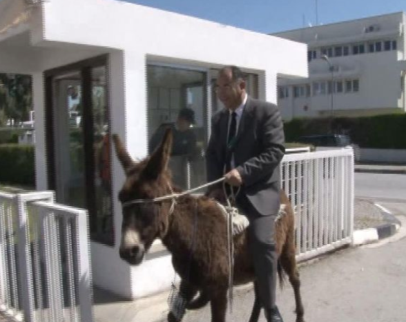 Meclis'e eşekle geldiler! 2