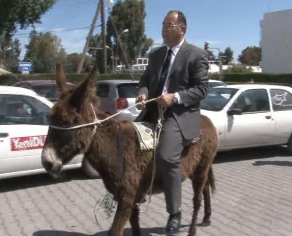 Meclis'e eşekle geldiler! 3