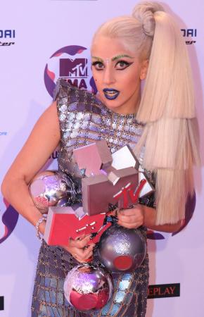 Bir kez daha Lady Gaga 4