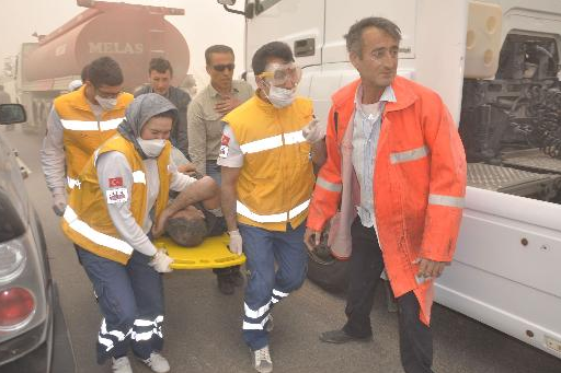 Kum fırtınası karayolunu kana buladı 5
