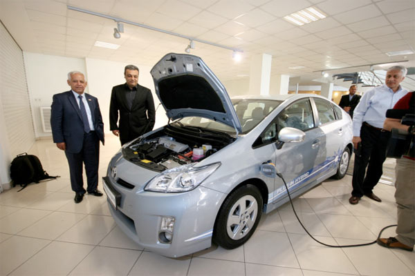 Hem elektrikli hem benzinli 2