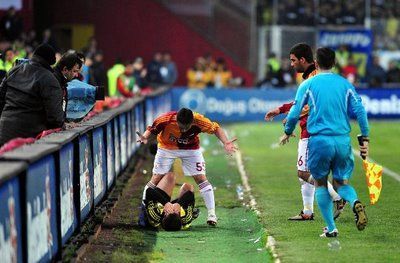 Emre'nin vukuatları bitmiyor! 42