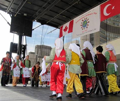 Yurtta 23 nisan çoşkusu böyle yaşanıyor! 23
