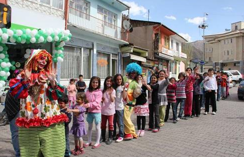 Yurtta 23 nisan çoşkusu böyle yaşanıyor! 28