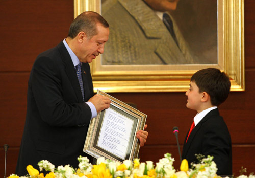 Minikler Erdoğan'ın koltuğuna oturdu 4