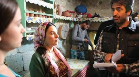 Dizi setlerinde şekilden şekilde giren ünlüler 30