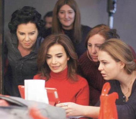 Dizi setlerinde şekilden şekilde giren ünlüler 47