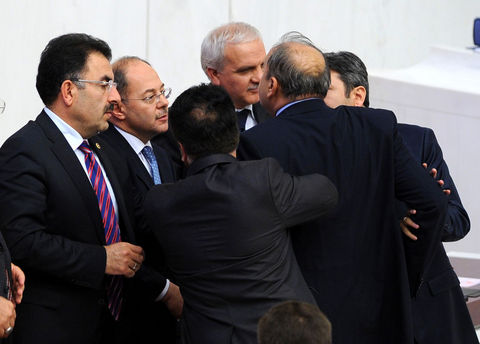 Meclis'te delikanlı kavgası çıktı! 5