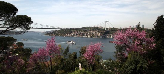 İstanbul Boğazı'nda Erguvanlı günler 2