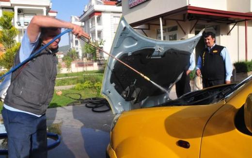Otomobil motoruna yılan kaçınca... 1