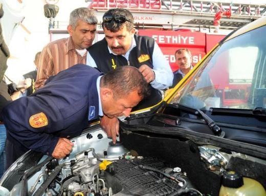 Otomobil motoruna yılan kaçınca... 4