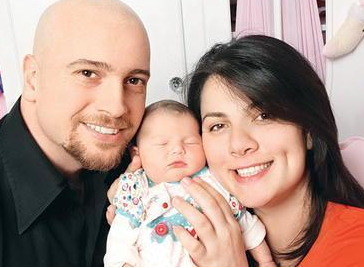Ünlülerin çocuklarıyla verdiği ilk pozu 6