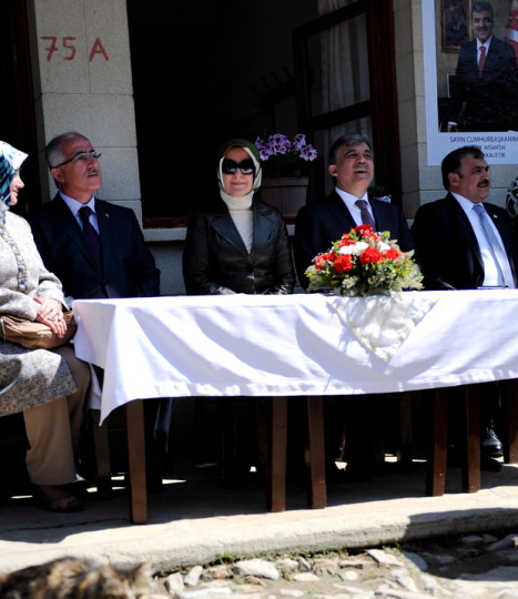 Gül çiftine elleriyle kahve pişirdi 9