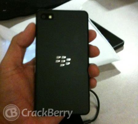 BlackBerry'nin görseli sızdı! 1