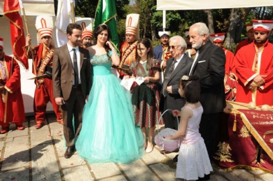 Osmanlı hanedanları nişanda buluştu! 7