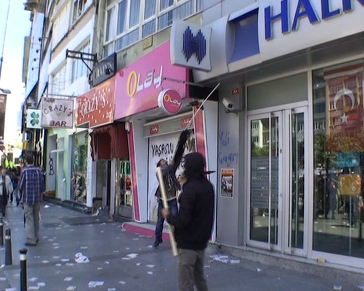 Mecidiyeköy'ü anarşistler bastı 4