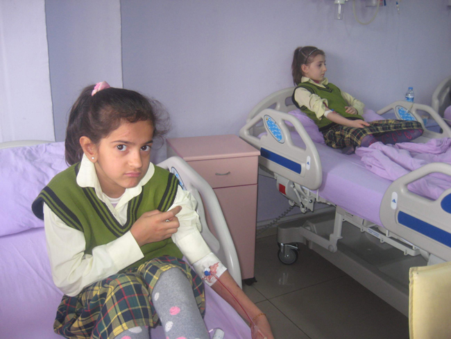 Sütten zehirlenen öğrenciler hastanelik oldu 9