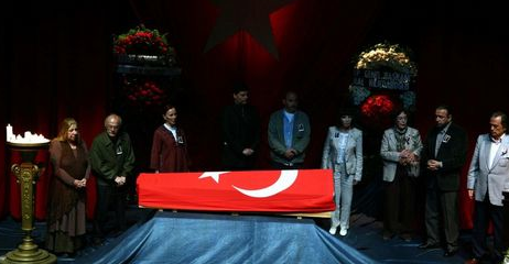 Usta oyuncuya hüzünlü veda 6