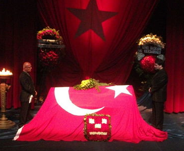 Usta oyuncuya hüzünlü veda 8