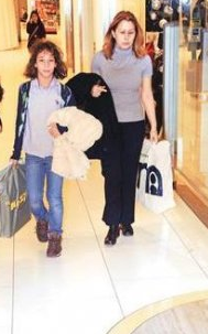 İşte ünlülerin evlat edindiği çocuklar 28