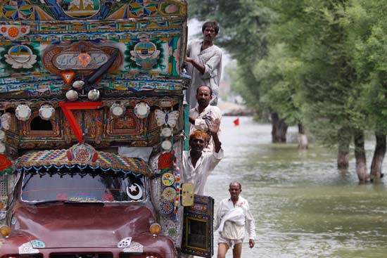Pakistan sular altında 10