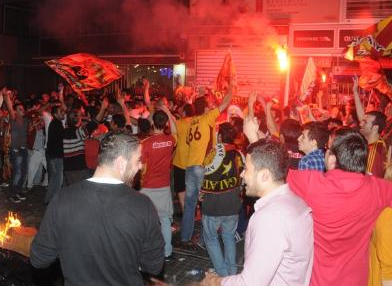 Ünlüler şampiyonluğu böyle kutladı 11