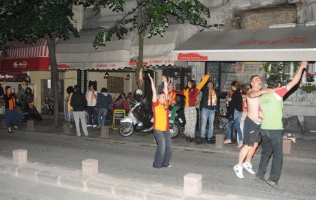 Ünlüler şampiyonluğu böyle kutladı 9