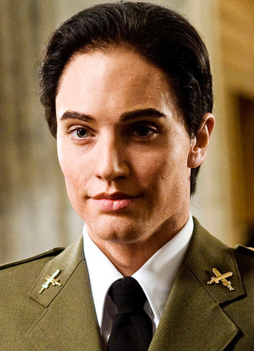 Angelina Jolie Salt filmindeki rolü için cinsiyet değiştirdi 1