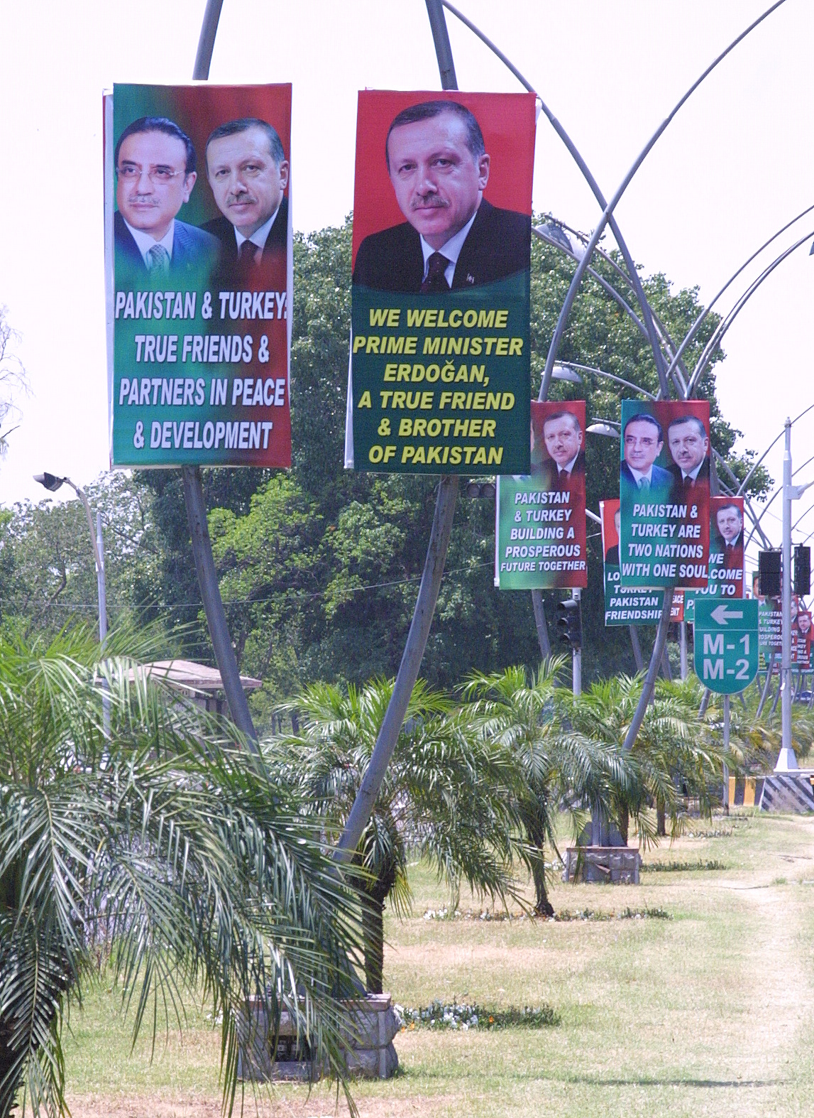 Pakistan caddelerini Erdoğan süsledi 2
