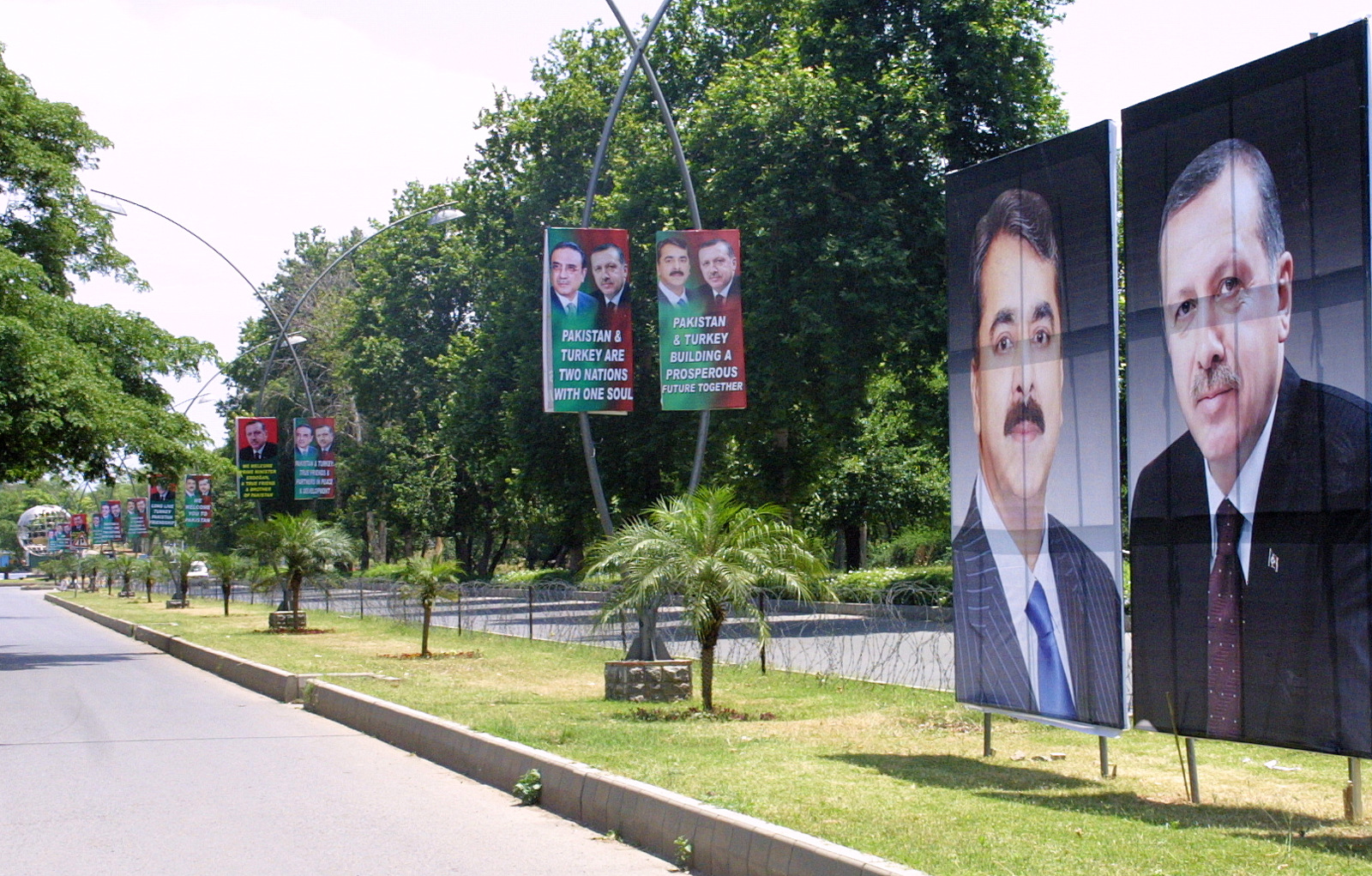 Pakistan caddelerini Erdoğan süsledi 3