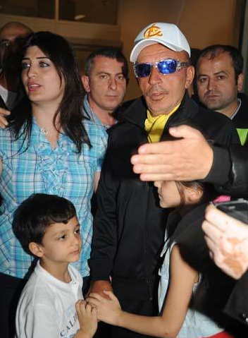 Survivor Mustafa'yı böyle karşıladılar 4