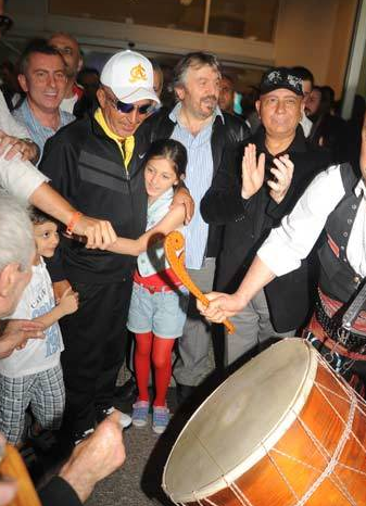 Survivor Mustafa'yı böyle karşıladılar 8