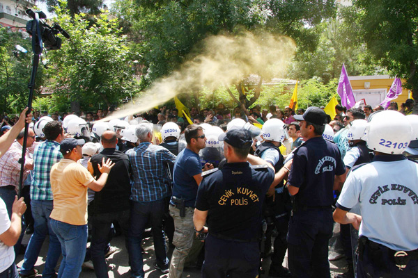 Memur eylemi savaş alanına döndü 2