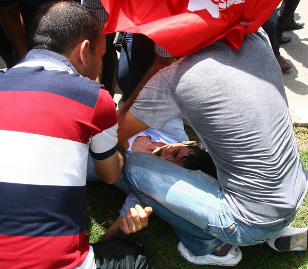 Memur eylemi savaş alanına döndü 6