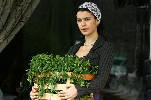 Beren Saat 16