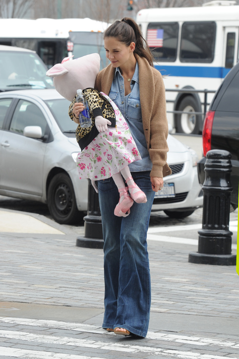 Katie Holmes 37