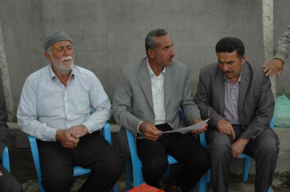 PKK'lı oğlunun mezarına Türk Bayrağı dikti 4