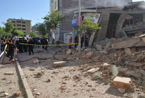 Van'da bina çöktü 10