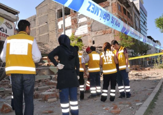 Van'da bina çöktü 13