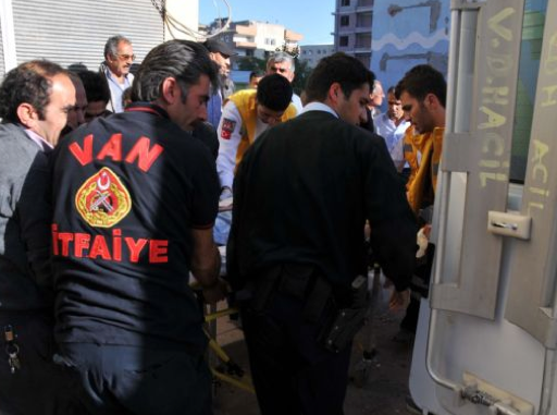 Van'da bina çöktü 16