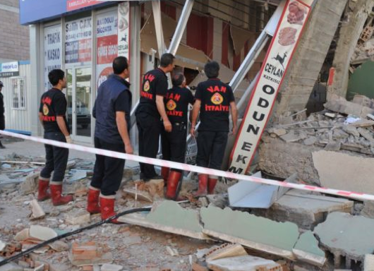 Van'da bina çöktü 18